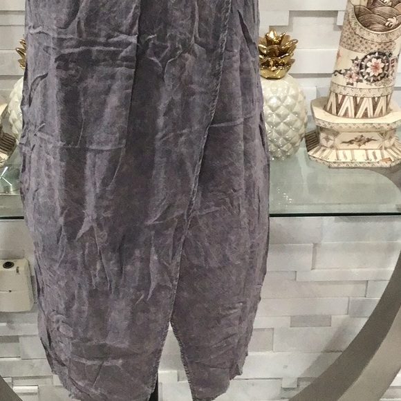 🆕 Distressed Front Pocket Sleeveless Tank Top - Picture 10 of 12